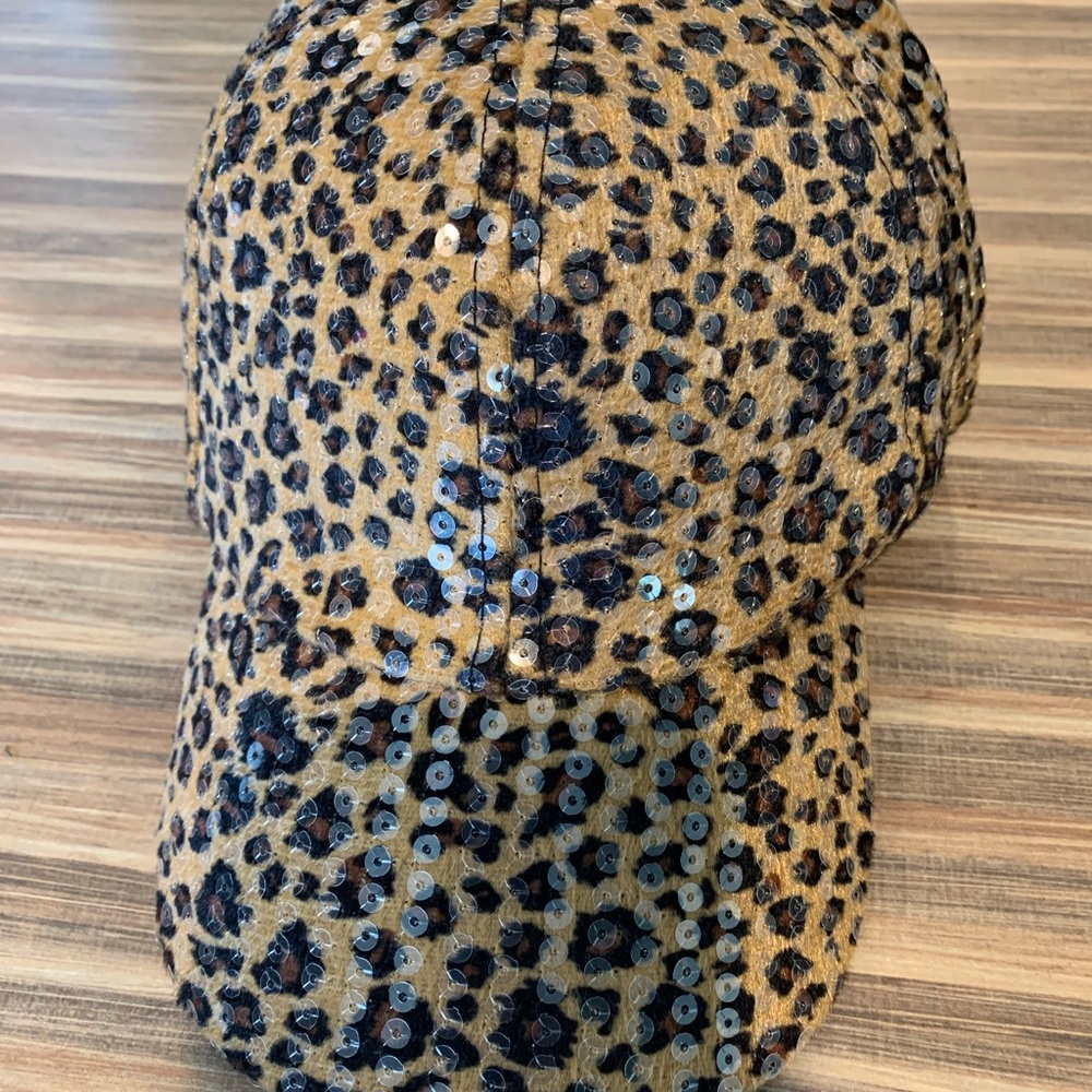 Ladies adjustable blingy leopard print cap